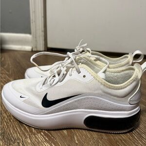 Nike Women's White and Black AirMax Dia